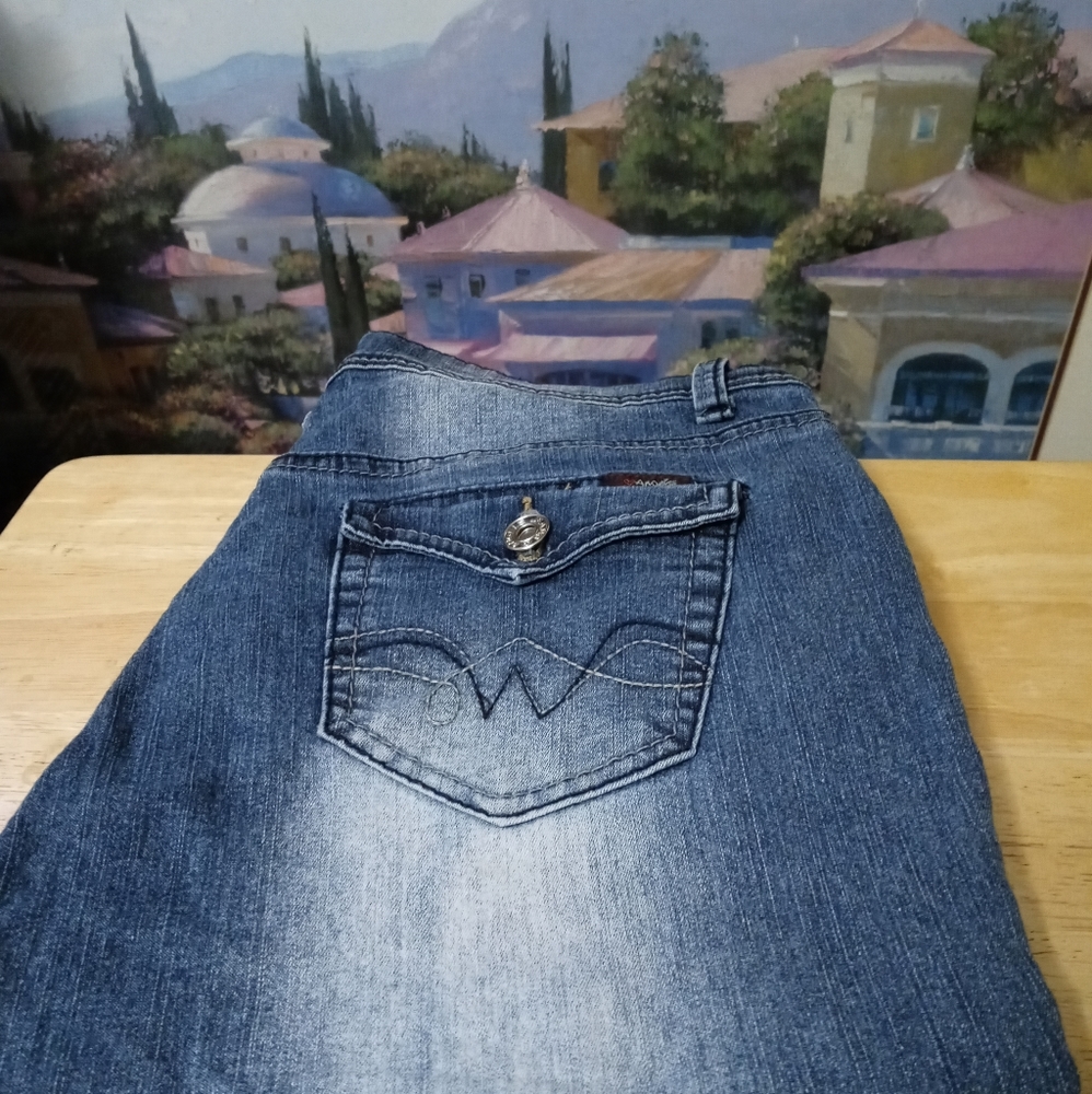 🗻🏰 ANGELS CLASSIC JEANS CAPRI 🎢🌅